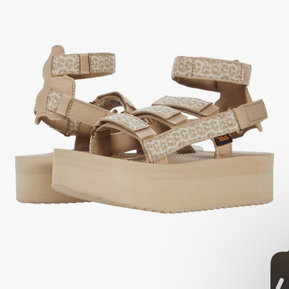 Teva Women's Flatform Mevia Adjustable Quick-Drying Casual Sandals